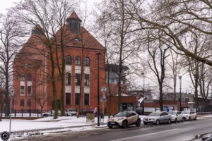 Nowoczesny budynek Centrum Leczenia Oparzeń w Siemianowicach Śląskich, część specjalistycznego kompleksu szpitalnego.