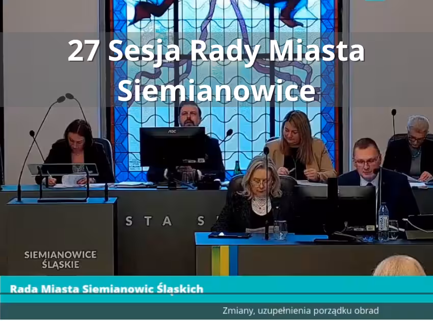 Radni podczas 27 sesja Rady Miasta Siemianowic Śląskich, widok sali obrad z prezydium i radnymi przy stołach.